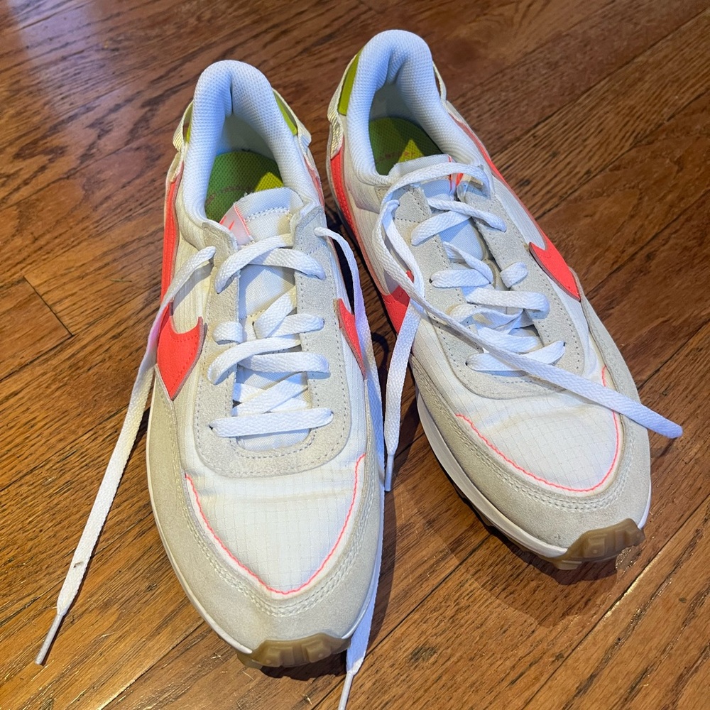Nike White and Coral Women's Sneakers - Lightweight Casual Trainer